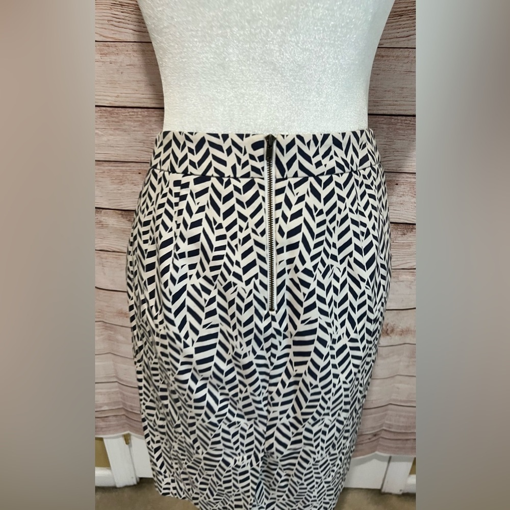 Ann Taylor Loft Womens Ivory Gray Geometric Pencil Skirt Sz 8 Zip EUC - Picture 4 of 6